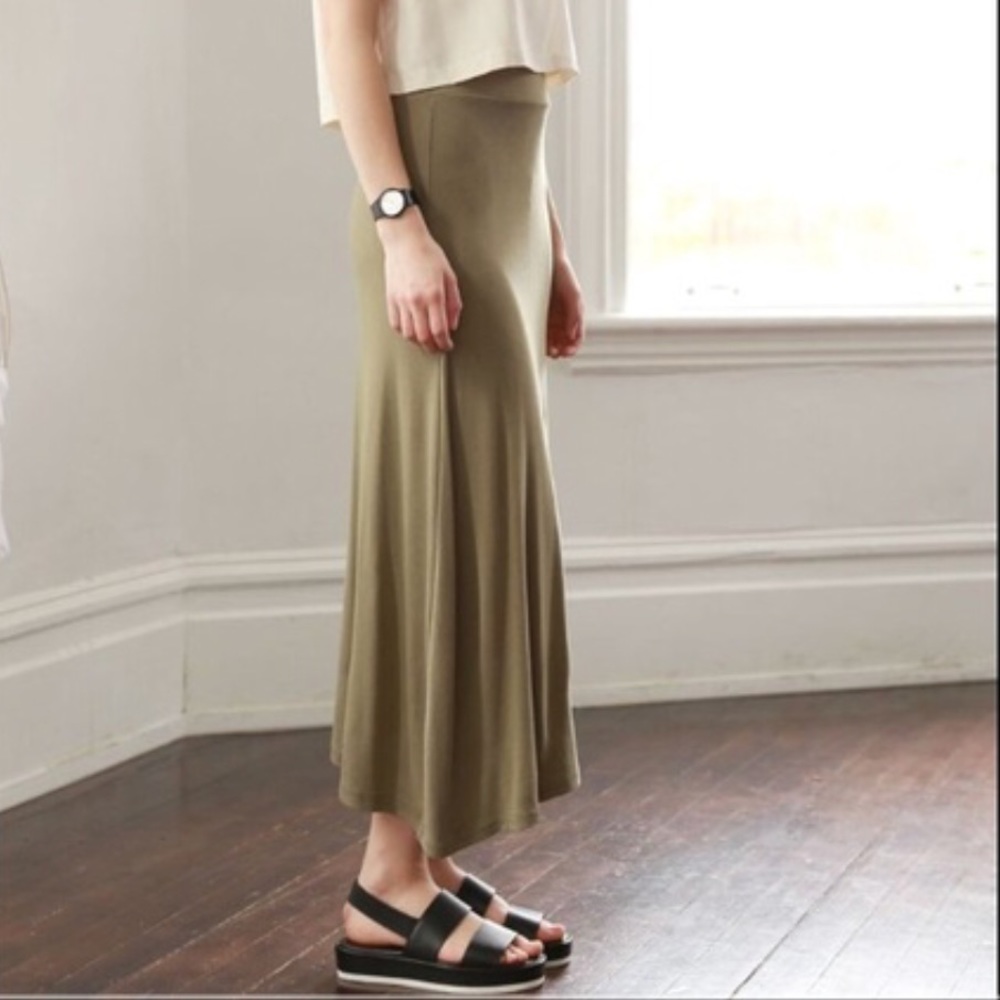 LIKE NEW // ANTHROPOLOGIE Noul Navy MIDI Skirt
